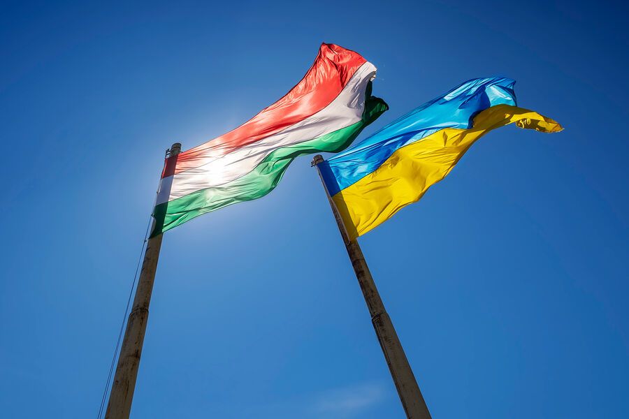 Венгрия ввела санкции против трех украинских военачальников