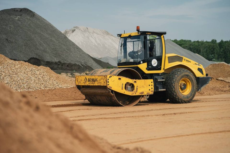 Марат Хуснуллин: На участке трассы М-3 "Украина" от деревни Бекасово в Московской области до Малоярославца в Калужской области продолжается реконструкция — на сегодня уложили около 2,5 млн кв. м асфальтобетона