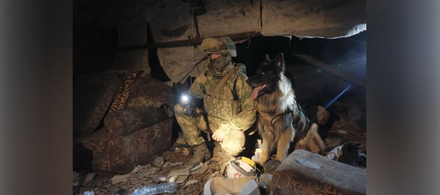 Росгвардейцы нашли боеприпасы и документы ВСУ в подземельях «Азовстали» (видео)