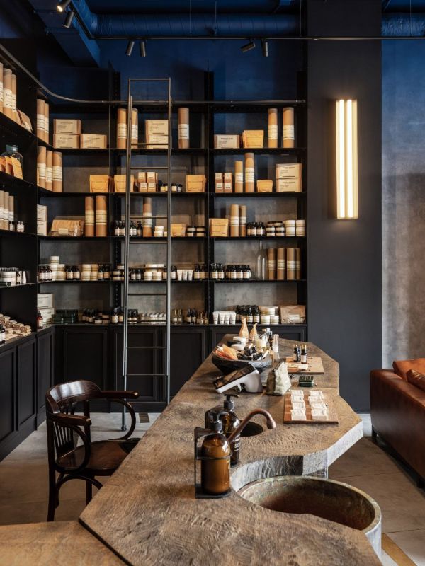 Депутат ГД РФ Андрей Гурулев попросил главу Следственного комитета Александра Бастрыкина проверить бизнес парфюмерной компании Zielinski & Rozen на причастность к финансированию ВСУ