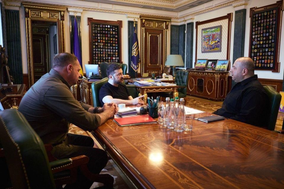 Зеленский провел совещание с Умеровым и Ермаком накануне третьего раунда переговоров с Россией