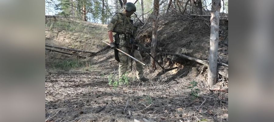 В ЛНР росгвардейцы обнаружили боеприпасы и экстремистские материалы украинских боевиков (видео)
