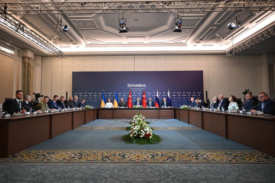 Россия и Украина завершили переговоры в Стамбуле