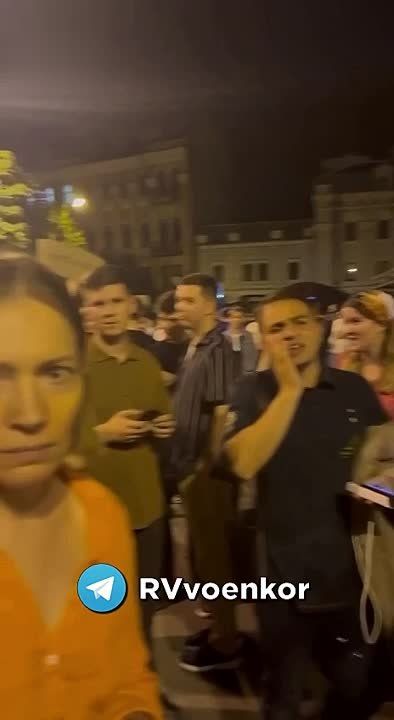 «Зеля-чёрт!» - протестующие на Украине в бешенстве от того, что Киев проигнорировал массовые митинги по всей стране и подписал закон