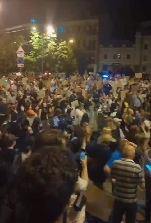 «Зеля — черт!» — скандируют участники протестов в Киеве