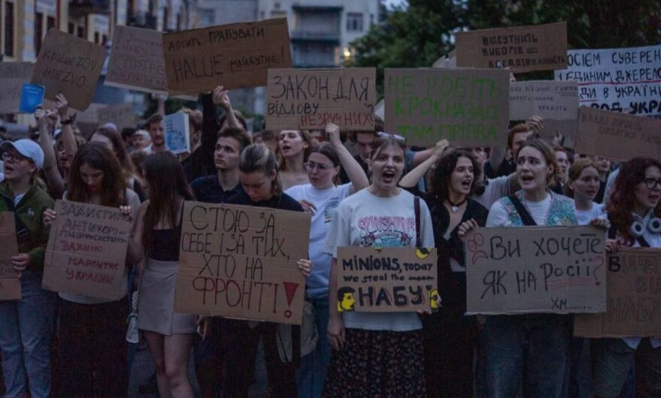 «Мы не лохи!»: закон о беззаконии принят на Украине