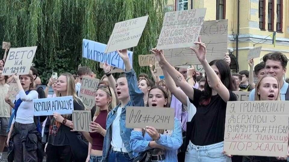 В центре Киева и других украинских городах накануне прошли акции протеста