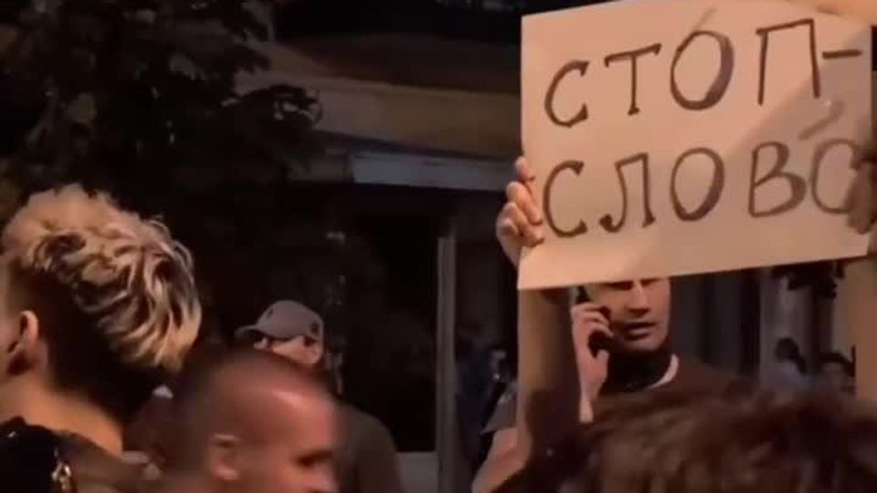 Мэр Киева Кличко вместе со своим братом прибыли на митинг против лишения независимости НАБУ