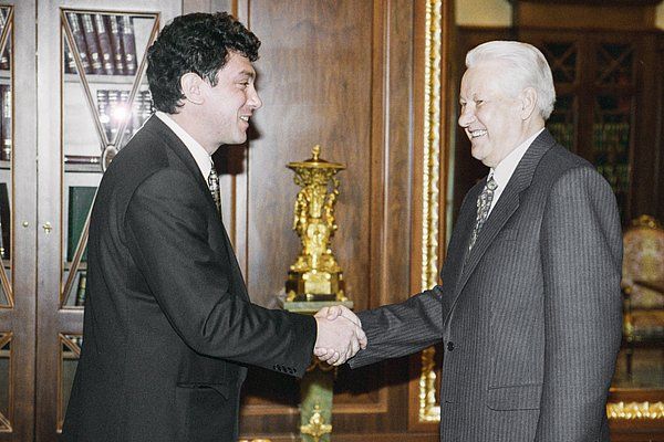 Экс-посол Макфол: США хотели, чтобы преемником Ельцина стал Борис Немцов