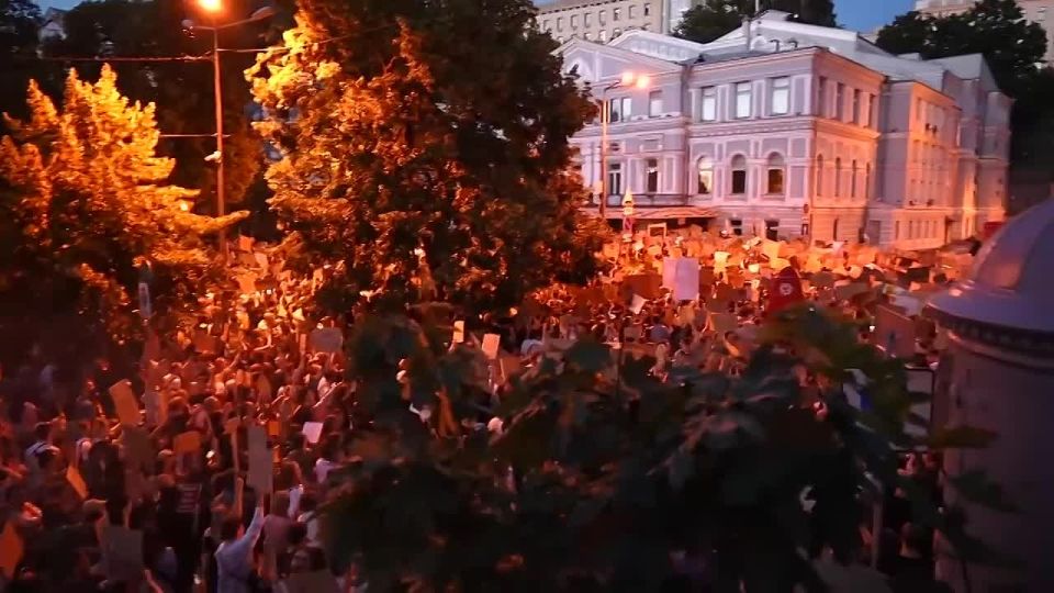 «Кто не скачет, тот москаль!»: протестующие в Киеве вспомнили 2014 год