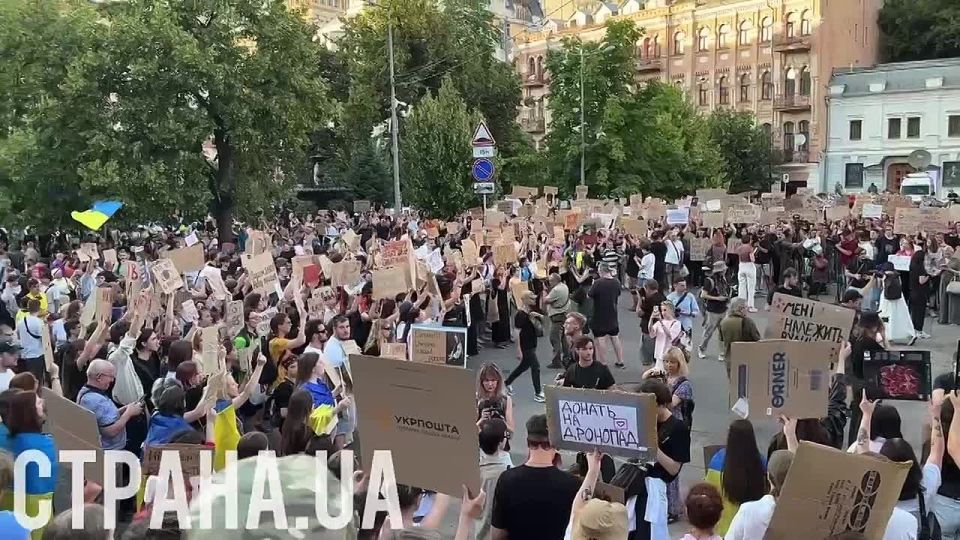 Евгений Лисицын: Митинги на украине не утихают
