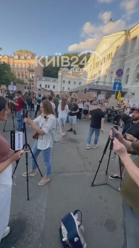 «Слуга денег». «Засуньте свой закон туда, где украденные деньги»