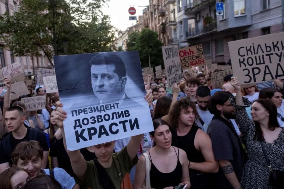 «Соскучились по революциям»