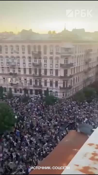 Митинги снова начались в Киеве, Днепре и Львове