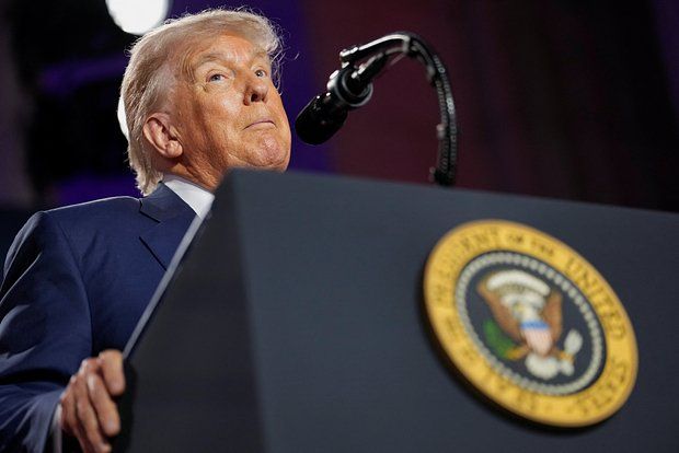 Трамп установил исторический антирекорд по популярности среди избирателей