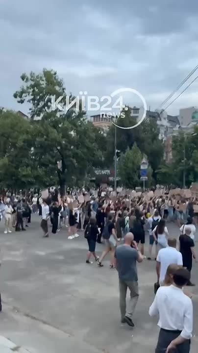 На Украине четвертый день продолжаются масштабные протесты