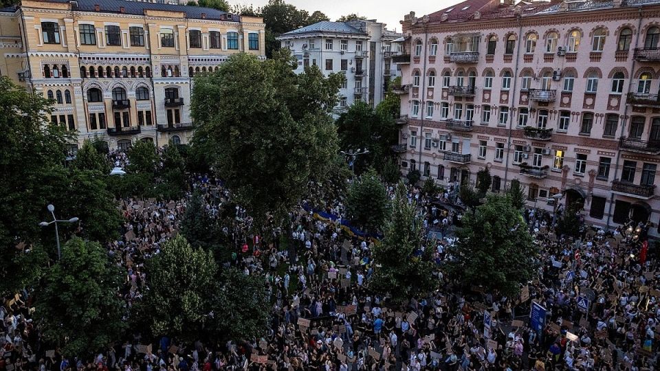 Украину захлестнула очередная волна протестов: к Киеву выдвигают новые претензии