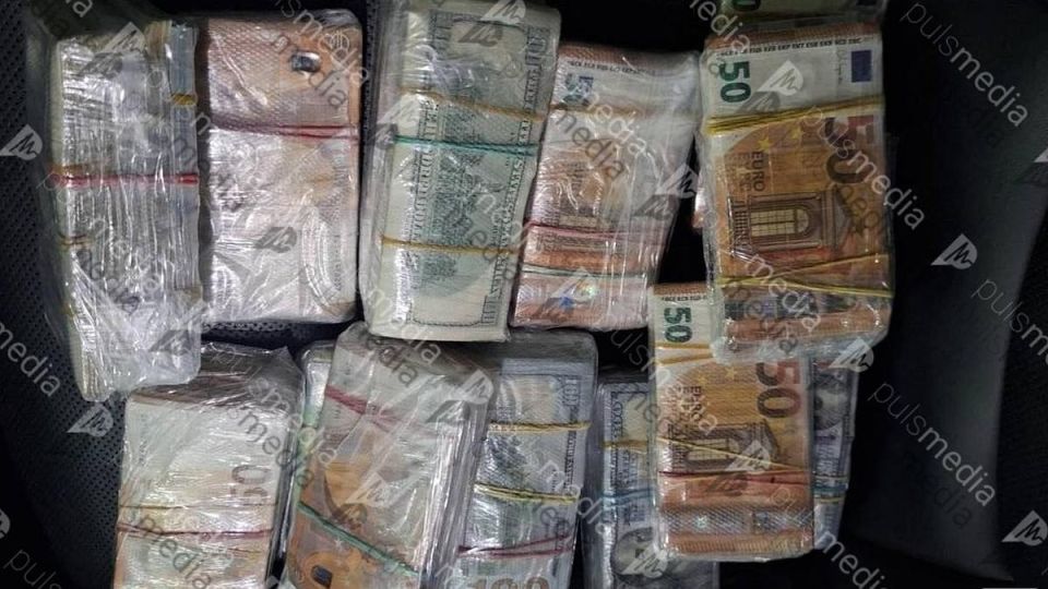 Стало понятно, почему в Молдове так круто подорожала недвижимость: На таможне у жителя Украины нашли два мешка денег - около 250 тысяч евро