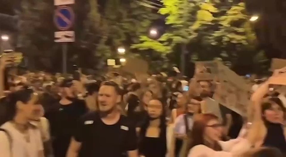 Майдауны в Киеве снова за свое: кто не скачет - тот москаль