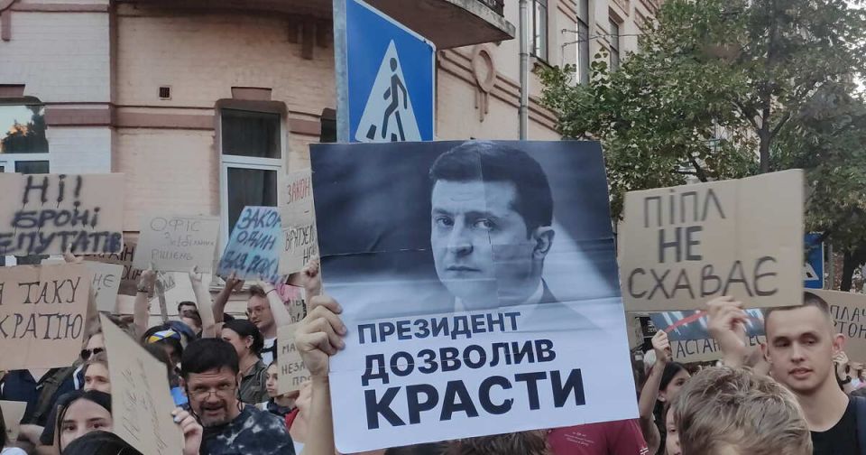 По одному лекалу: протесты на Украине проходят по методичке Евромайдана