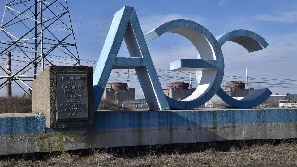 Семь машин повреждены: ВСУ снова атаковали район ЗАЭС