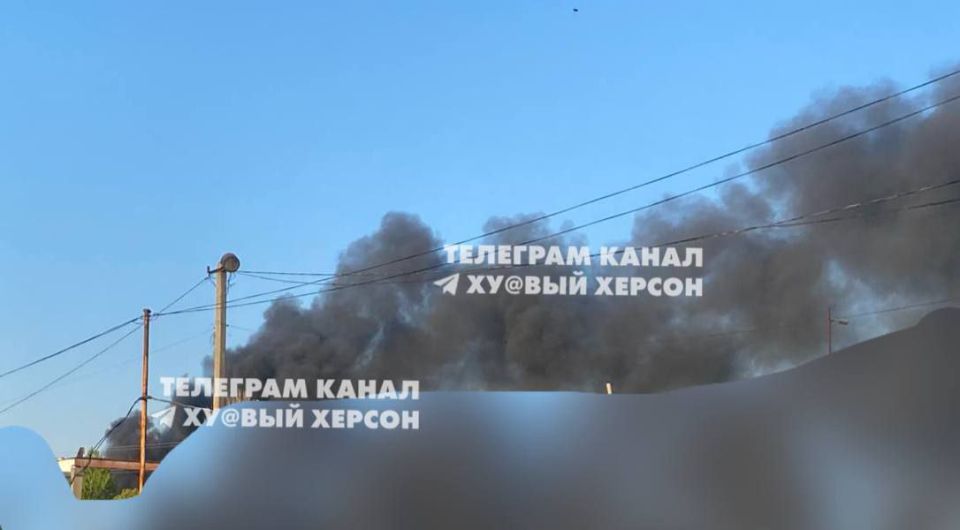 Прилёты в Херсоне и Сумах: Масштабные пожары после российских ударов по целям противника