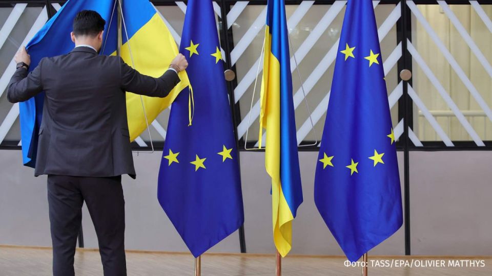 Международный валютный фонд решил заморозить передачу Украине очередного транша из-за невыполненных реформ, заявил представитель Еврокомиссии Гийом Мерсье