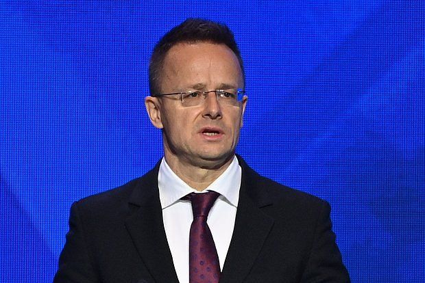 Сийярто: Венгрия не поставляла оружие Киеву и не намерена менять свою позицию