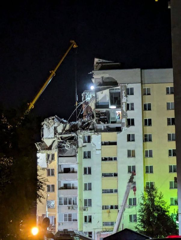 Новости к этому часу:. Число пострадавших после обрушения дома в Саратове из-за взрыва выросло до 16. Судьба еще четырех человек неизвестна