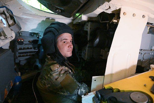 «РВ»: Российские военные берут в клещи Константиновку, продвигаясь с флангов