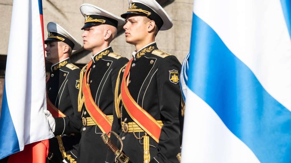 "Неразрывны с Крымом": на полуострове поздравили офицеров и моряков ВМФ