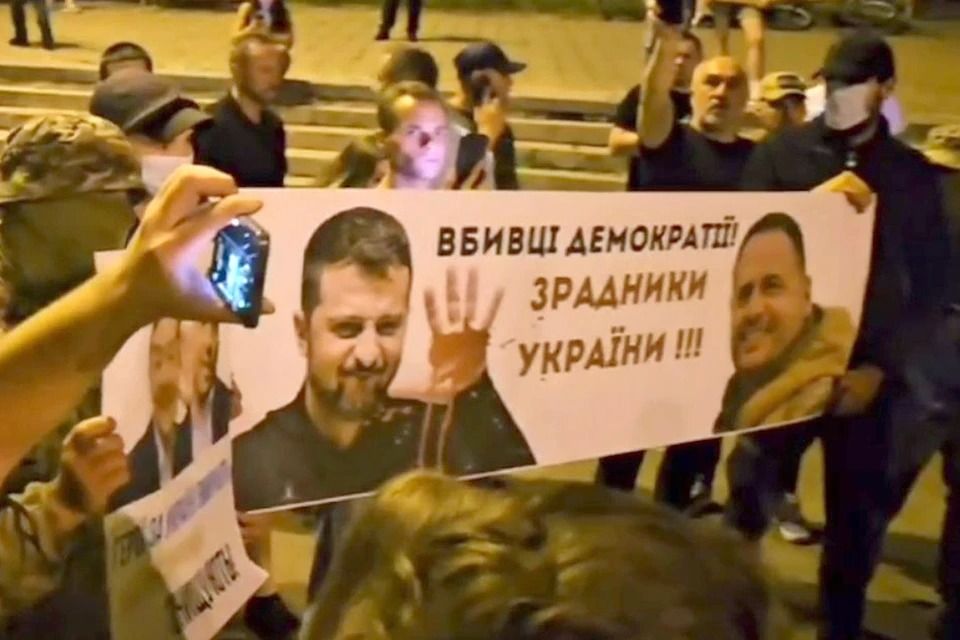 Зеленский ведет двойную игру, пока Россия продолжает стремится к урегулированию