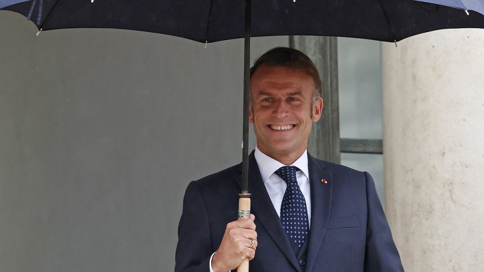 «Продолжаем усиливать давление на РФ»: Макрон сделал очередное пустое заявление в адрес Москвы