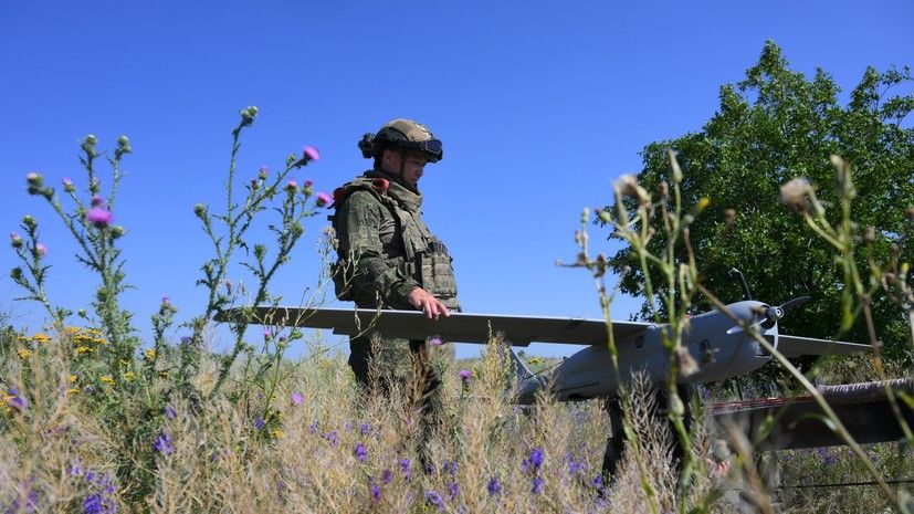 «Кинжалами» и беспилотниками: ВС РФ нанесли групповой удар по военному аэродрому и складам ВСУ