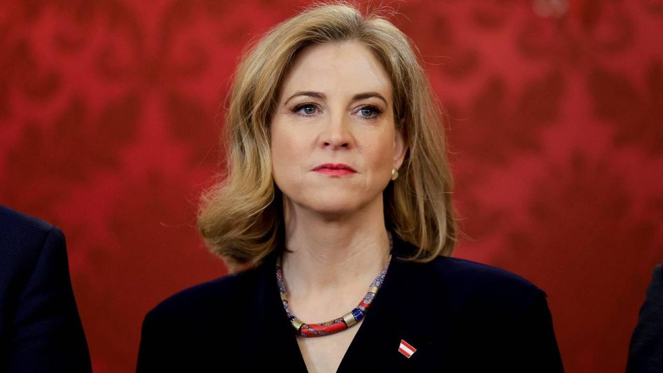 «Преподнес на блюдечке» Путину часть Украины: глава МИД Австрии жестко раскритиковала Трампа