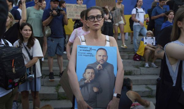 Ритуальные овации Вильнюса: Литва приветствует путч в Киеве