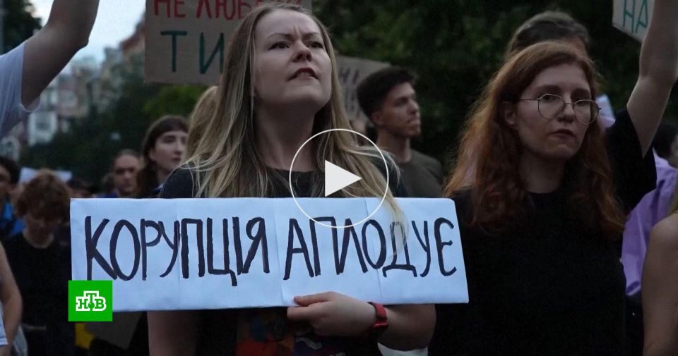 ЕК пригрозила Киеву заморозкой финансирования из-за закона против НАБУ