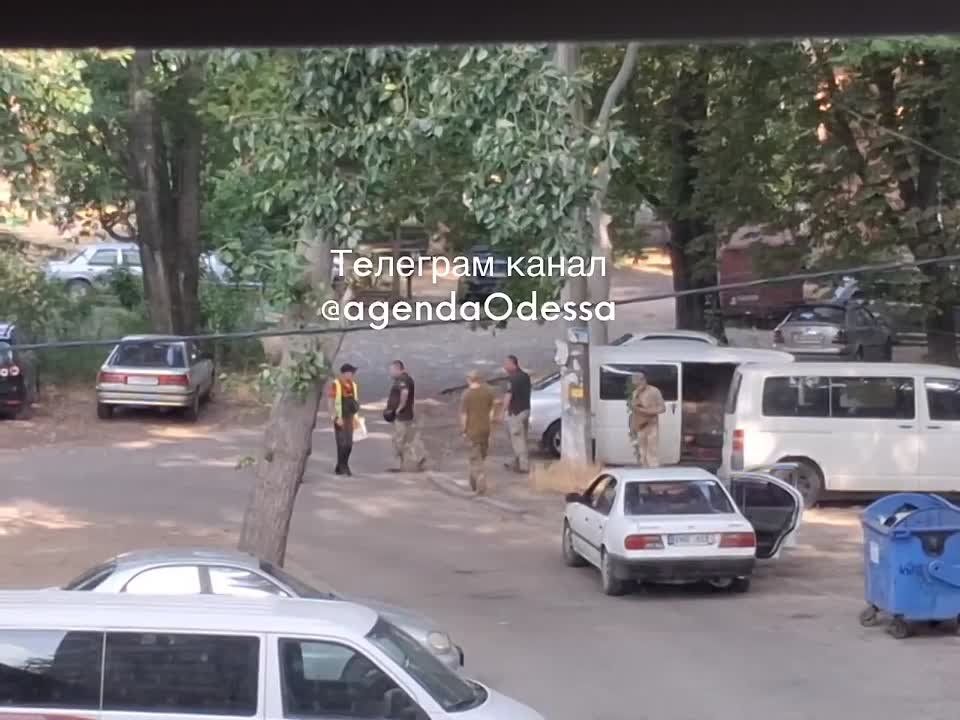 Цирк могилизации продолжает накрывать Украину: В Одессе запаковали дворника, в Днепре травят газом, а в Харькове забирают прямо с пешеходного перехода