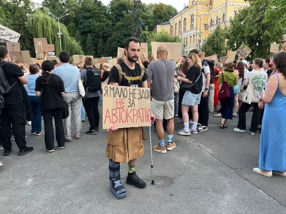 Поведение Зеленского стало опасным для Запада
