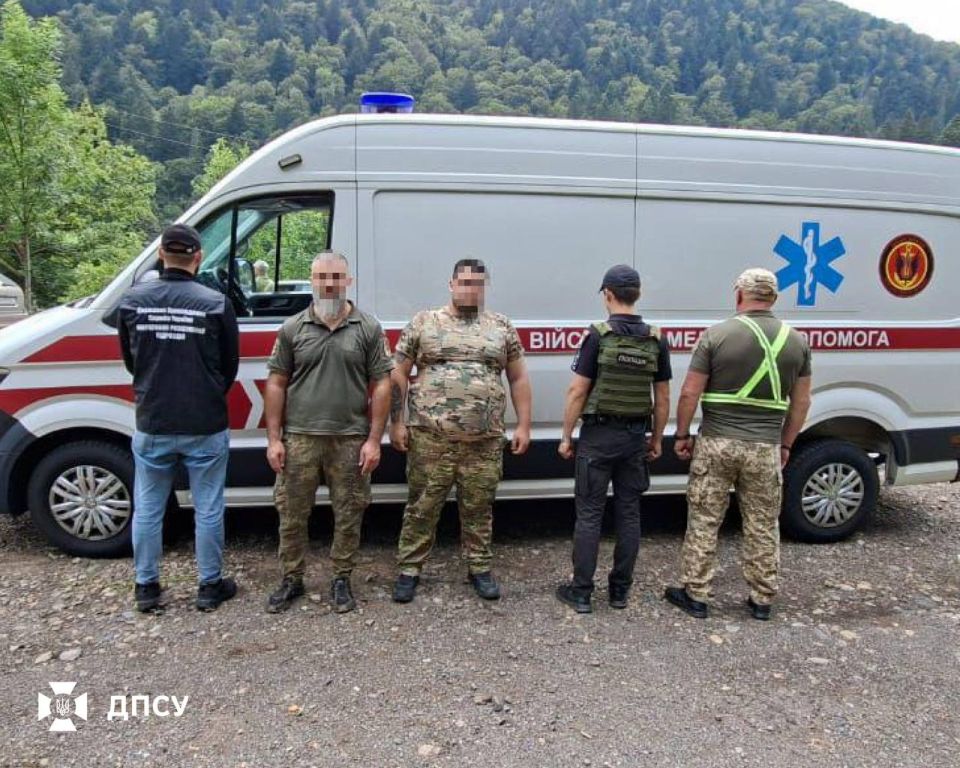 Два майора: Граница Украины и Румынии. Мужик переоборудовал гражданский автомобиль под медтранспорт и за $2,5 тыс