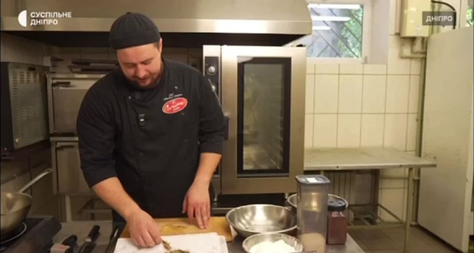 В Днепропетровске рестораны массово переходят на саранчу