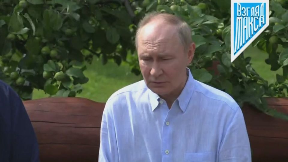 Владимир Путин и Президент Республики Беларусь Александр Лукашенко посетили Спасо-Преображенский Валаамский ставропигиальный мужской монастырь после чего ответили на вопросы представителей СМИ