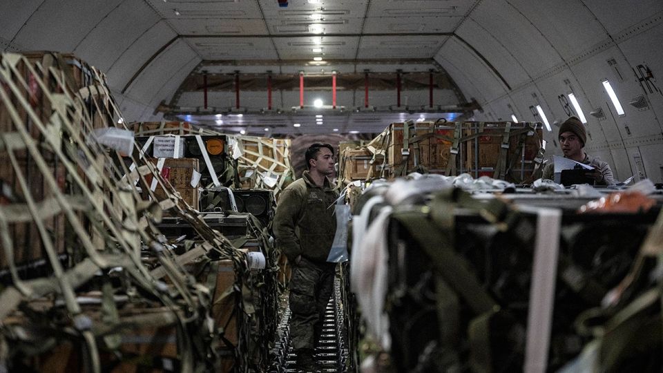 Reuters: США ищут новый способ поставок оружия Киеву