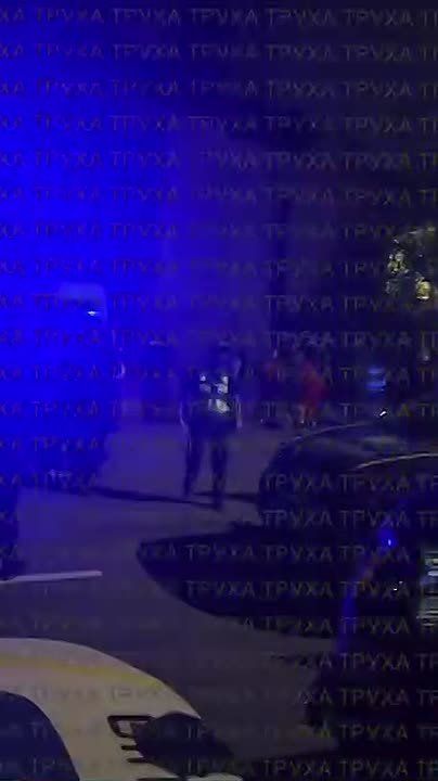 Винница. Рейхсполиция Зеленского (ТЦК) поняла, что в такой накалённой ситуации держать долгую оборону на стадионе "Локомотив" не получится, и начала вывозить похищенных ранее мужчин в неизвестном направлении на фургонах с...