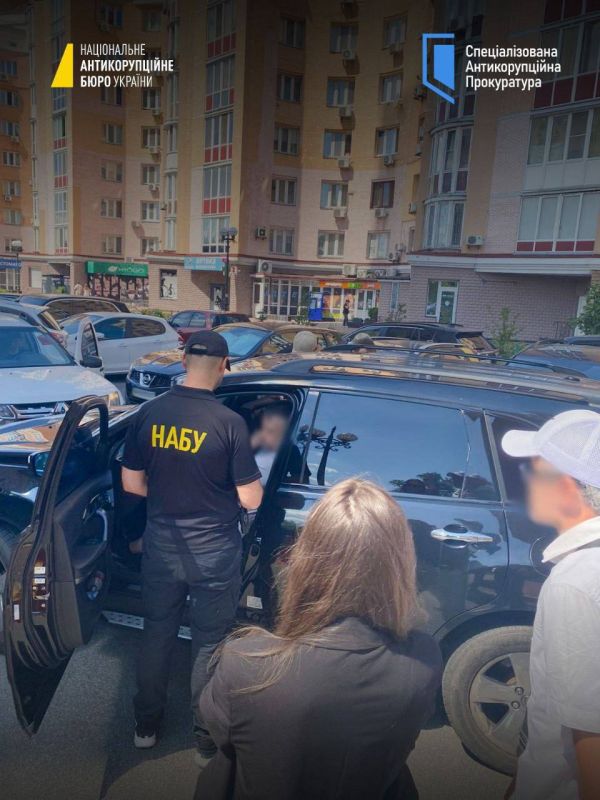 НАБУ наносит ответный удар: Начались аресты "слуг народа" после попытки лишить антикоррупционщиков независимости