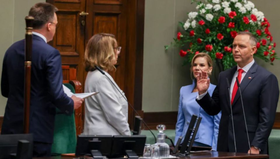 Юрий Баранчик: Сегодня приведен к присяге новый президент Польши Кароль Навроцкий