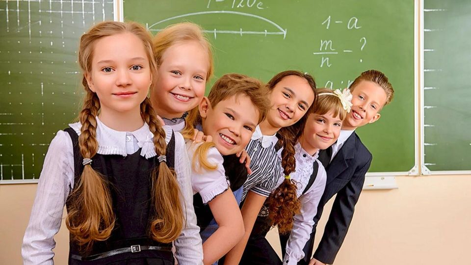 "Зеляюгенд" готовят к смерти. Как украинский режим учит детей убивать русских