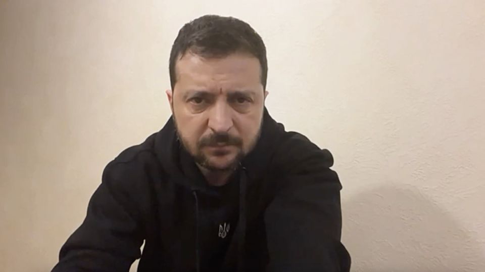 Зеленский под обстрелом: остался без плана, без союзников и почти без армии