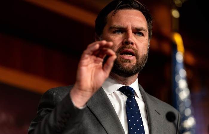 Дональд обдумывает введение пошлин против КНР за покупку российской нефти, но окончательное решение ещё не принято, заявил вице-президент США Джей Ди Вэнсв интервью Fox News