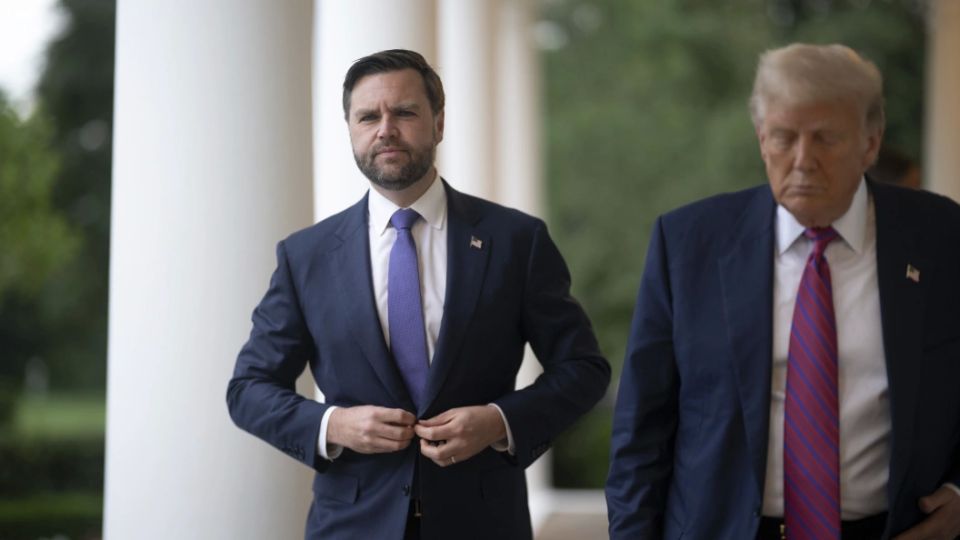 По Украине есть прогресс: Тайны поездки Вэнса в Британию. В ЕС вынужденно "меняют флаг"